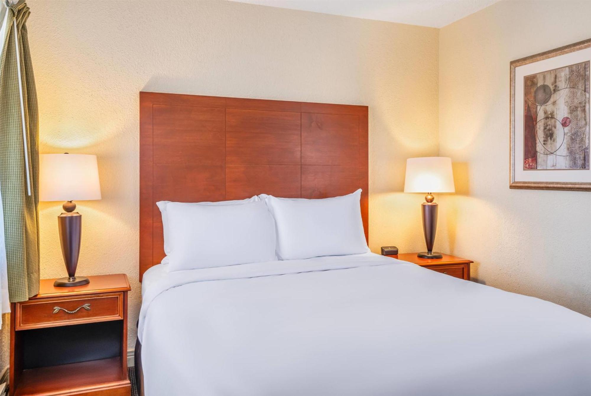 Travelodge By Wyndham Gananoque Exterior photo