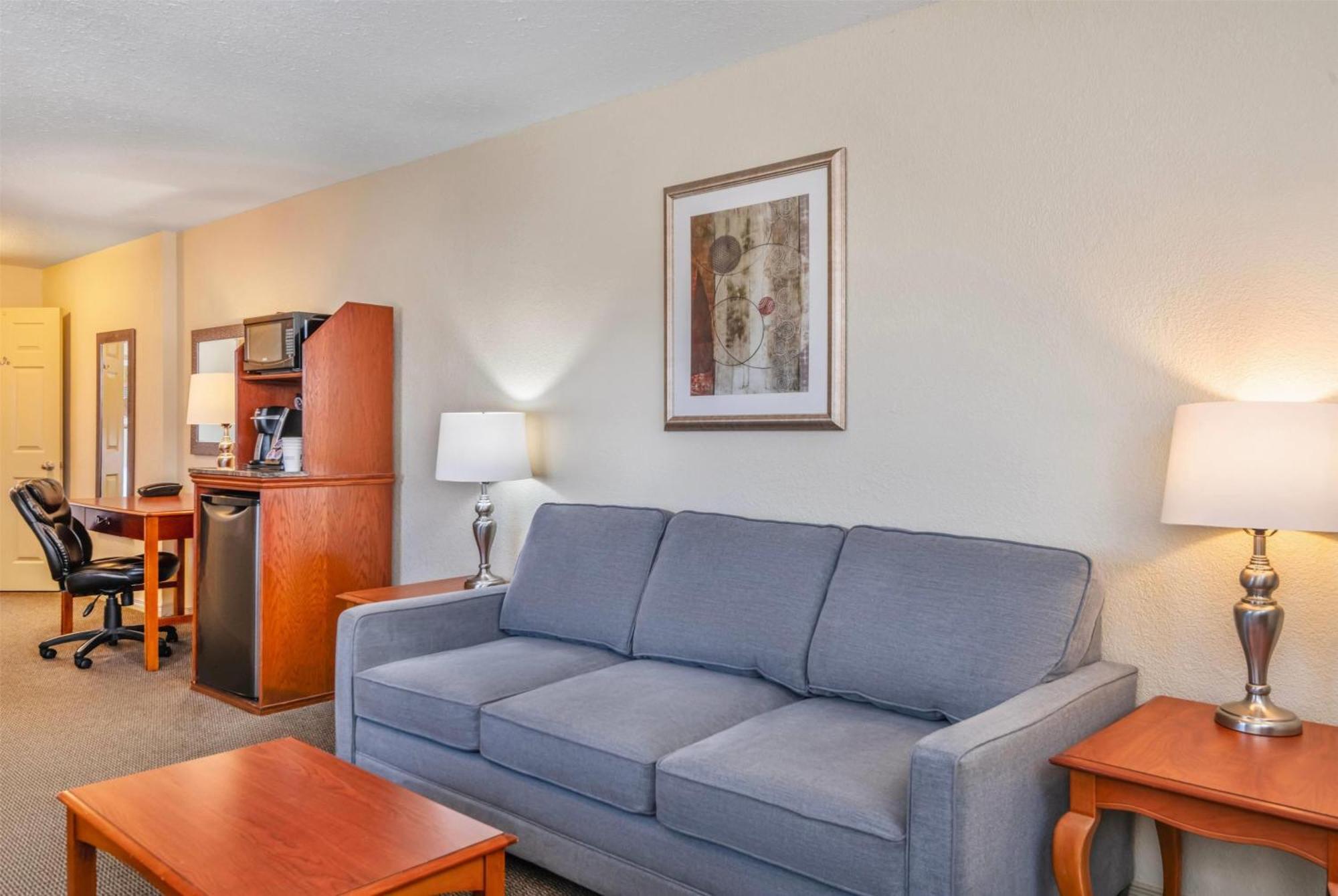 Travelodge By Wyndham Gananoque Exterior photo