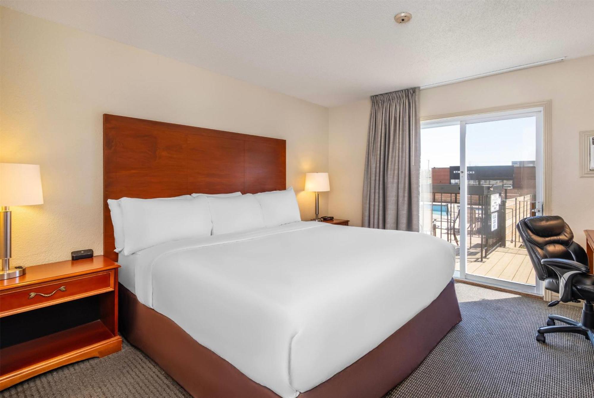 Travelodge By Wyndham Gananoque Exterior photo