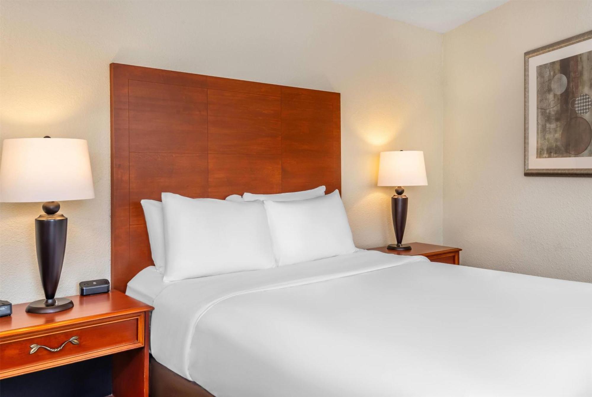 Travelodge By Wyndham Gananoque Exterior photo